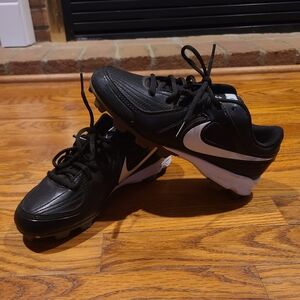 Nike Unify Keystone Women's Black and White Softball Cleats Size 5.5
